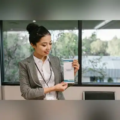 平伟娜
